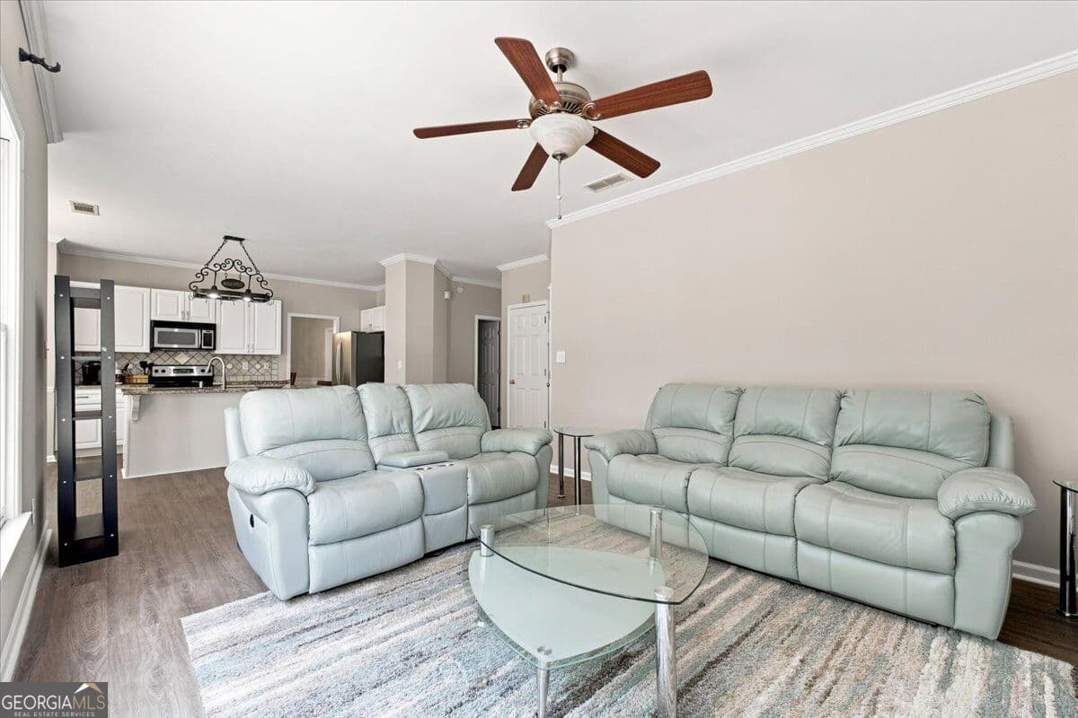 4 bedroom, 2.5 bathroom, 2,454 sq ft single family residence for sale at 4009 Union Walk Circle, Smyrna, GA 30082 — photo 8