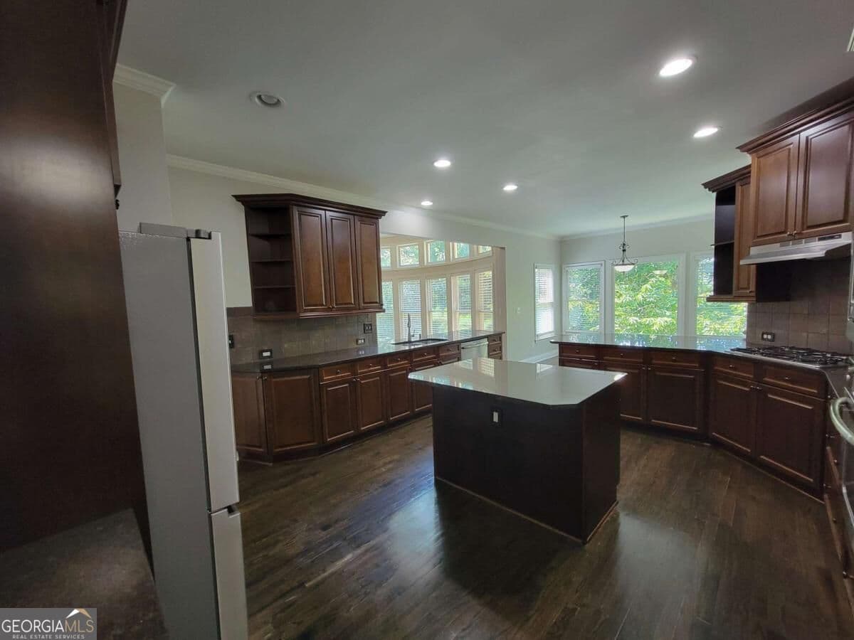 5 bedroom, 4.5 bathroom, 4,492 sq ft single family residence for sale at 6660 Granite Gate Pass, Cumming, GA 30028 — photo 7