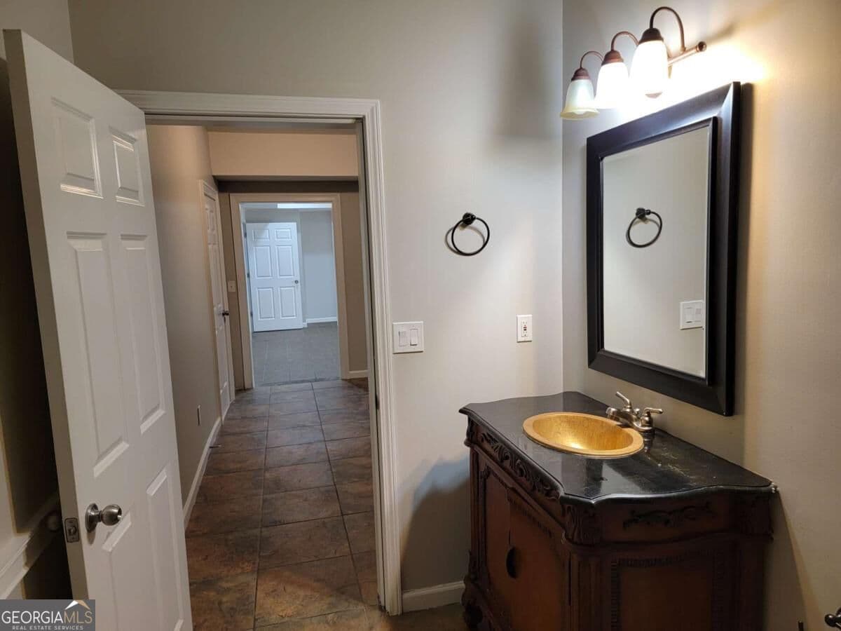 5 bedroom, 4.5 bathroom, 4,492 sq ft single family residence for sale at 6660 Granite Gate Pass, Cumming, GA 30028 — photo 10