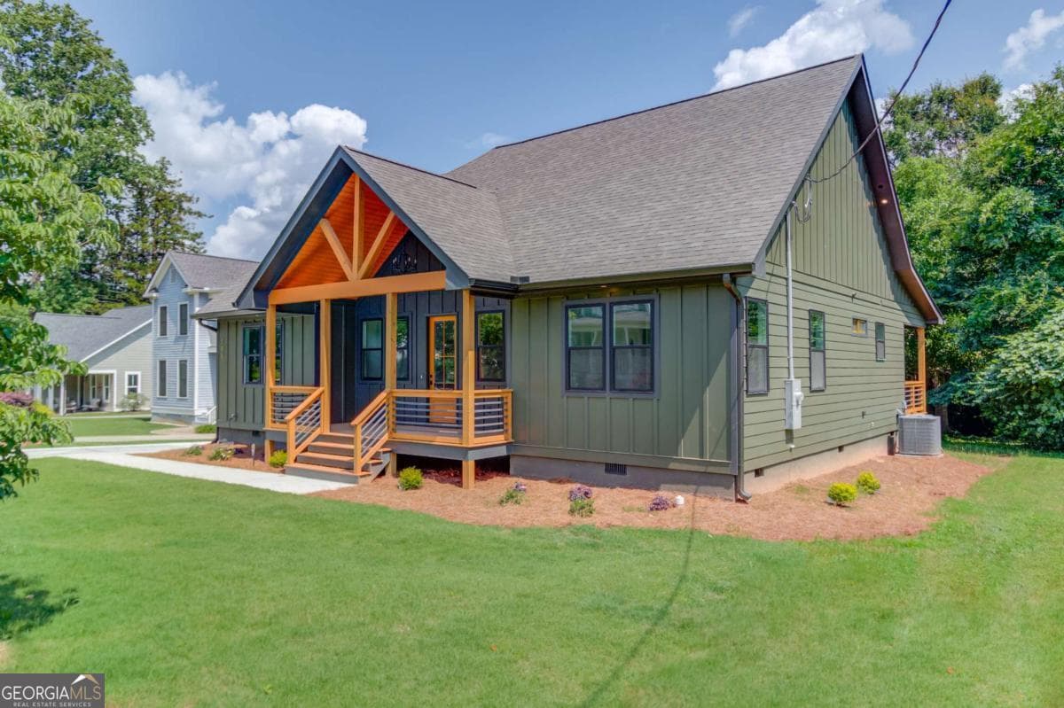 4 bedroom, 3.5 bathroom, 2,454 sq ft single family residence for sale at 195 Elm Street, Jefferson, GA 30549 — photo 4