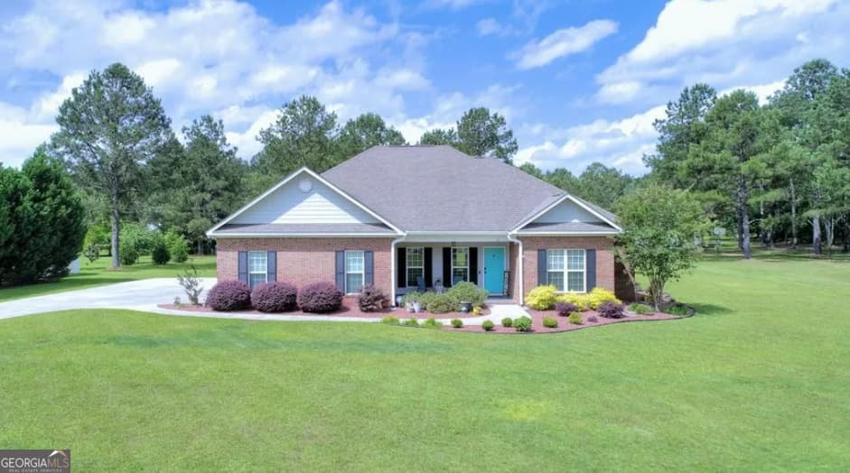 4 bedroom, 2 bathroom single family residence sold at 101 Ivy Lane, Albany, GA 31721
