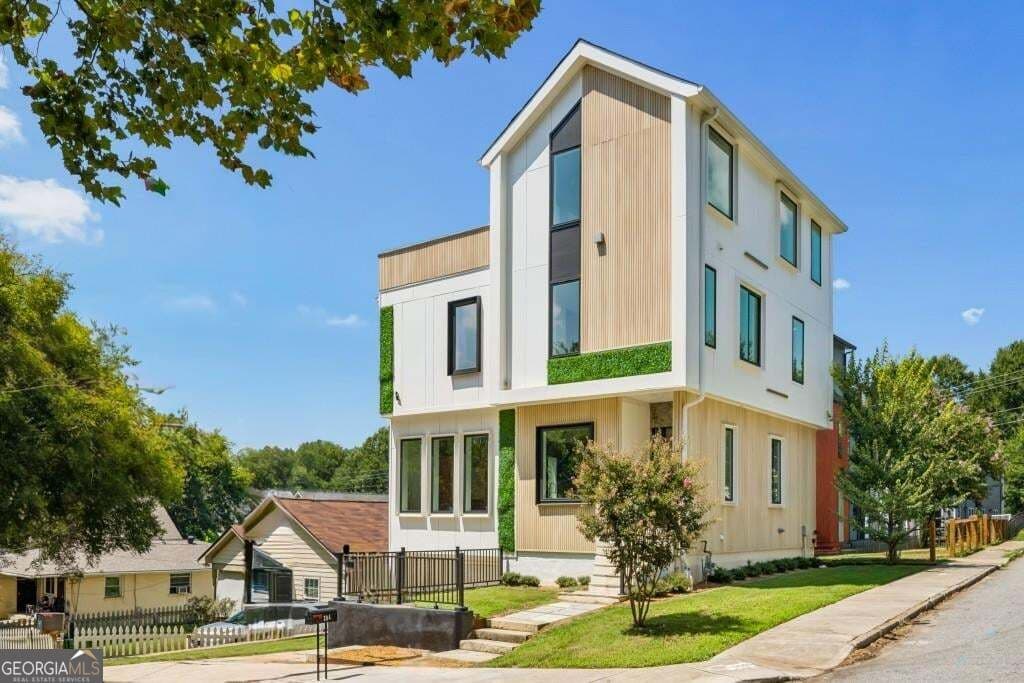 4 bedroom, 4 bathroom, 3,096 sq ft single family residence for rent at 204 South Avenue A, Atlanta, GA 30315 for $4,000 a month — photo 1 of 48