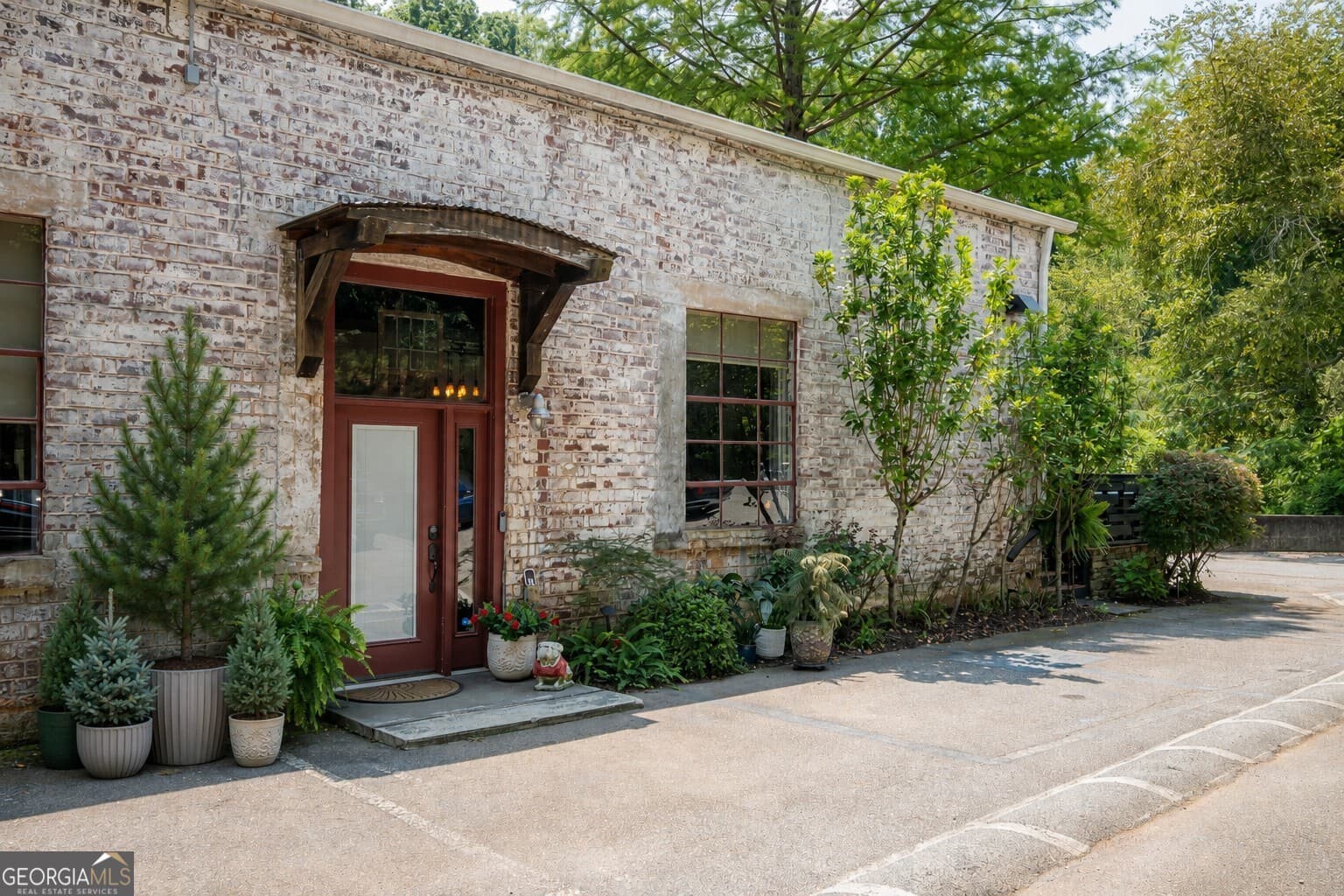 1 bedroom, 1.5 bathroom, 1,632 sq ft loft,condominium for sale at 585 White Circle 32, Athens, GA 30605 — photo 1 of 71