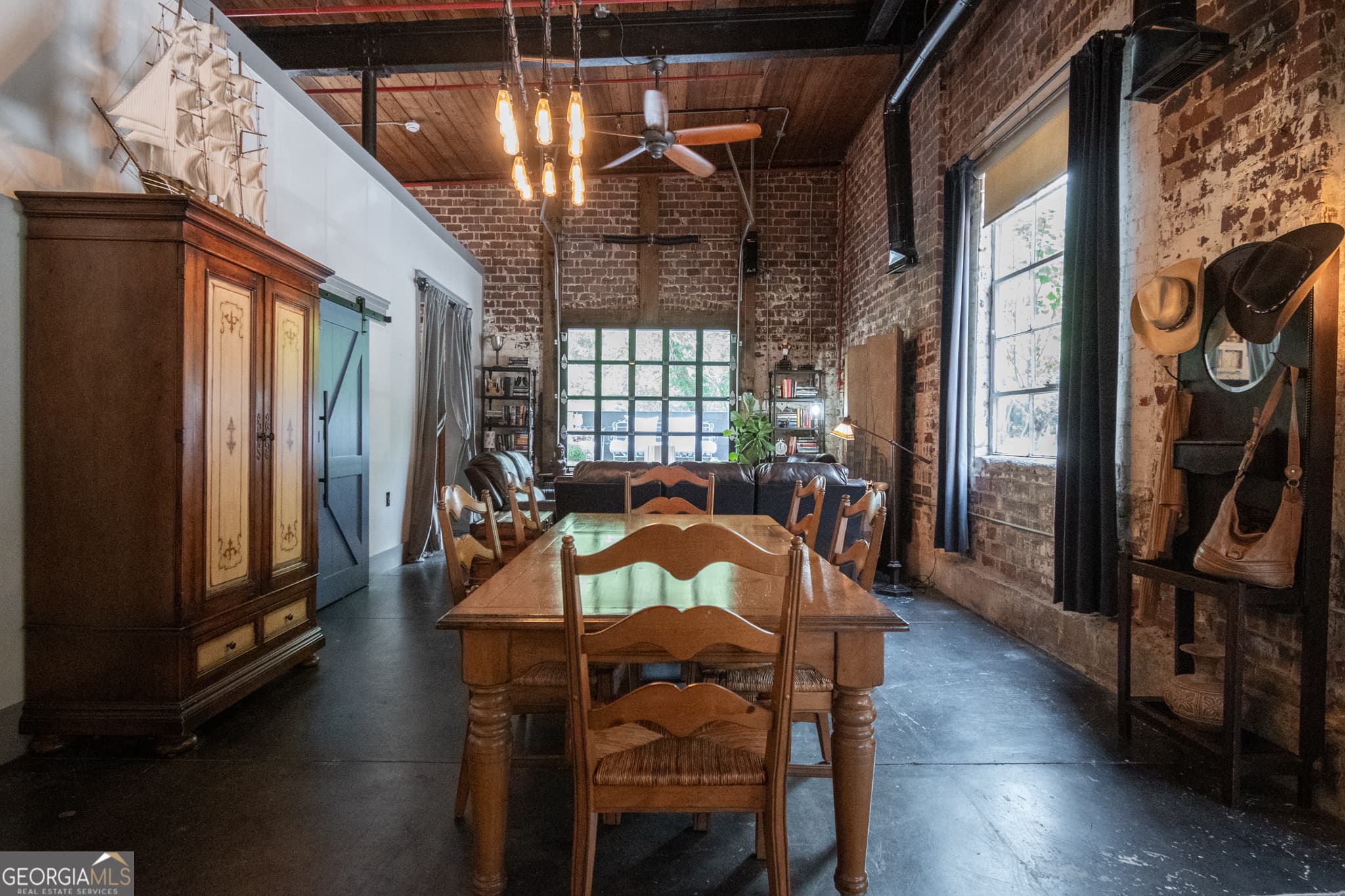1 bedroom, 1.5 bathroom, 1,632 sq ft loft,condominium for sale at 585 White Circle 32, Athens, GA 30605 — photo 9