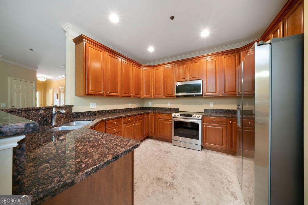 3 bedroom, 3.5 bathroom, 2,809 sq ft townhouse for sale at 157 Highwoods Parkway, Newnan, GA 30265 — photo 3