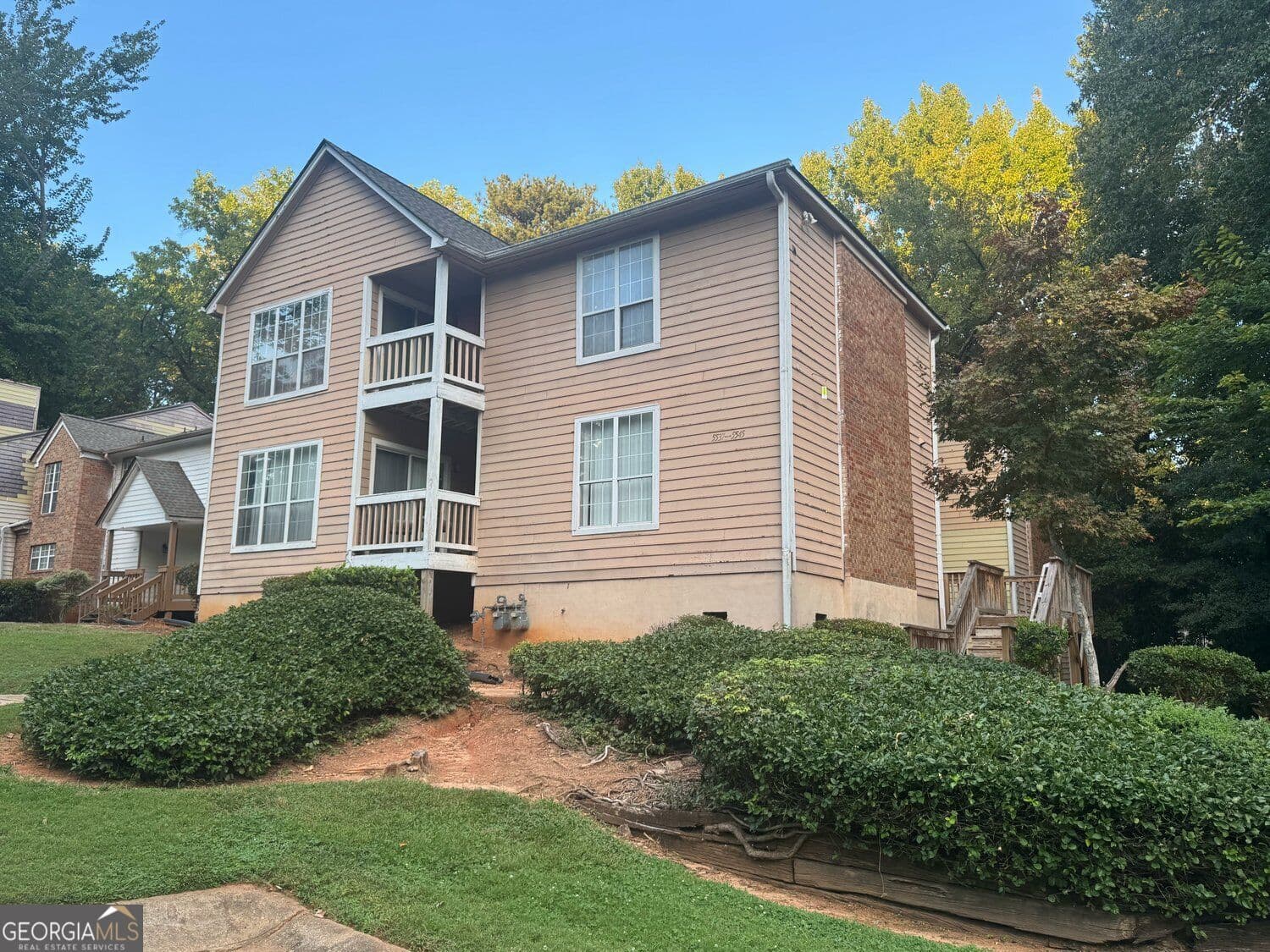 2 bedroom, 2 bathroom, 1,566 sq ft condominium for sale at 5539 Mountain Springs Circle, Stone Mountain, GA 30088 — photo 1 of 15