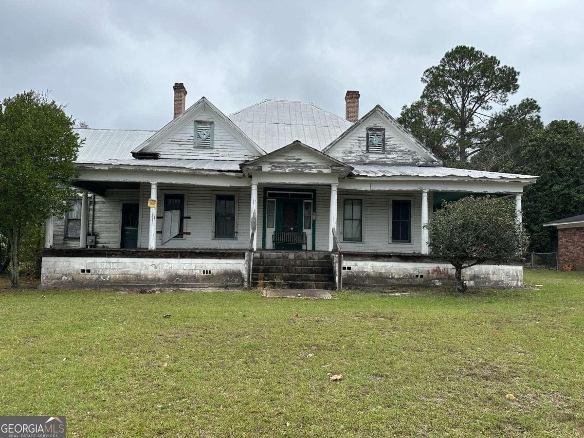 3 bedroom, 1 bathroom, 1,856 sq ft single family residence sold at 307 N Grady Street, Claxton, GA 30417
