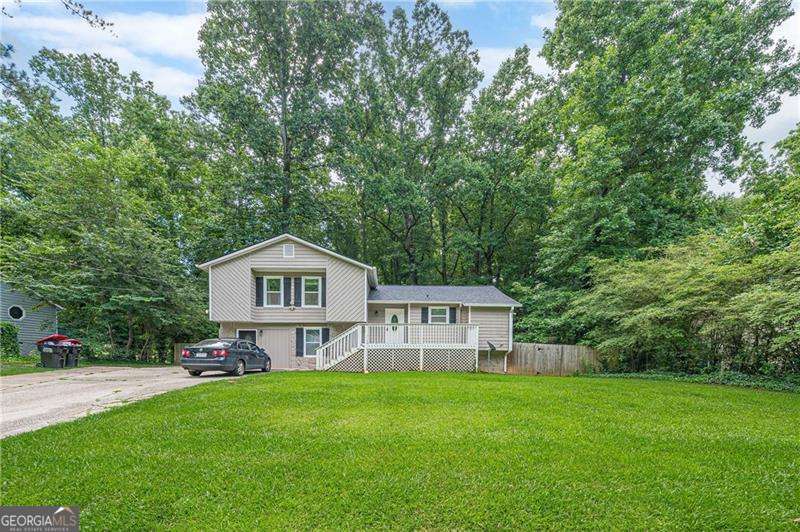 5 bedroom, 2.5 bathroom, 1,968 sq ft single family residence sold at 3182 Carmel Drive, Douglasville, GA 30135