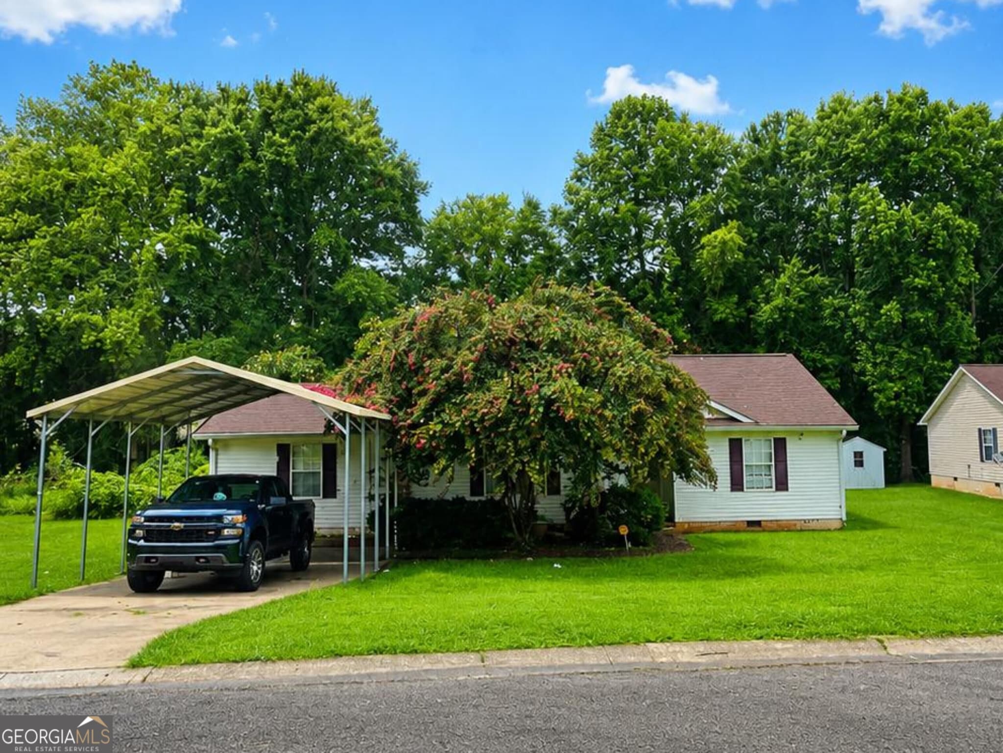 4 bedroom, 2 bathroom, 1,292 sq ft single family residence for sale at 127 Woodridge Circle, Lagrange, GA 30241 — photo 1 of 20