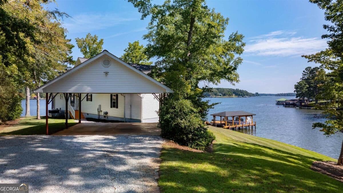 3 bedroom, 2 bathroom, 1,968 sq ft single family residence under contract at 86 Hickory Court, Sparta, GA 31087 — photo 2