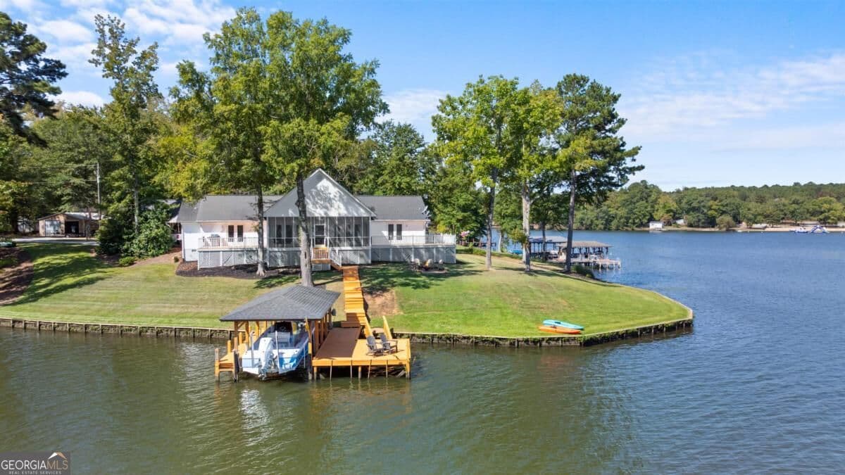 3 bedroom, 2 bathroom, 1,968 sq ft single family residence under contract at 86 Hickory Court, Sparta, GA 31087