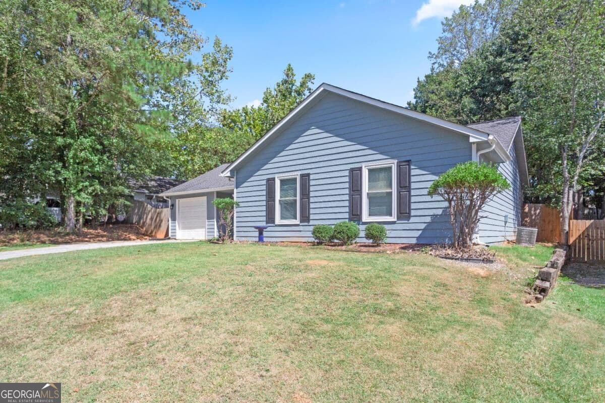 3 bedroom, 2 bathroom, 1,416 sq ft single family residence for sale at 1971 Marshes Glenn Drive, Norcross, GA 30071 — photo 2