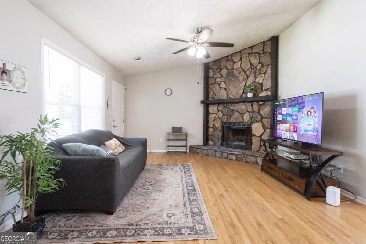 3 bedroom, 2 bathroom, 1,416 sq ft single family residence for sale at 1971 Marshes Glenn Drive, Norcross, GA 30071 — photo 4