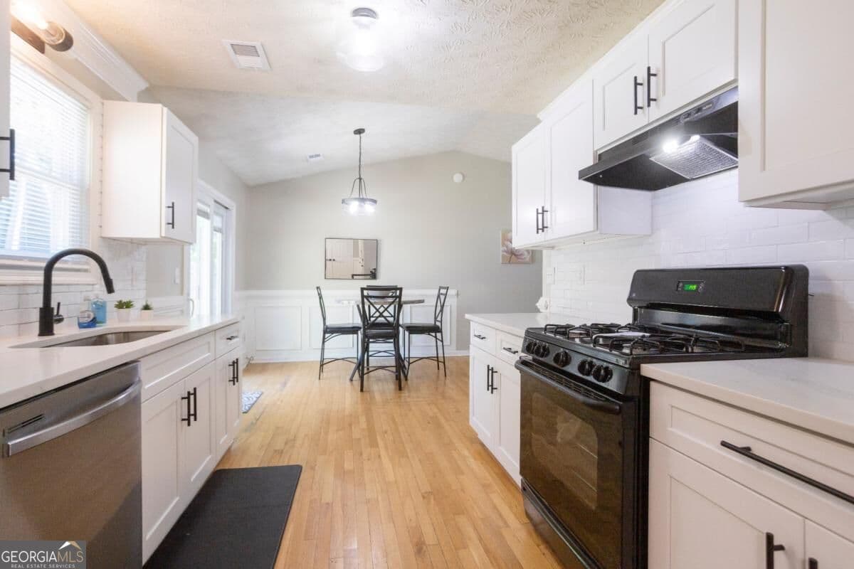 3 bedroom, 2 bathroom, 1,416 sq ft single family residence for sale at 1971 Marshes Glenn Drive, Norcross, GA 30071 — photo 8