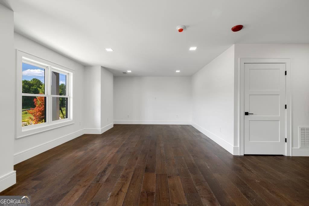 4 bedroom, 3 bathroom, 2,316 sq ft townhouse for rent at 1281 E Main Street 3, Blue Ridge, GA 30513 for $3,250 a month — photo 9