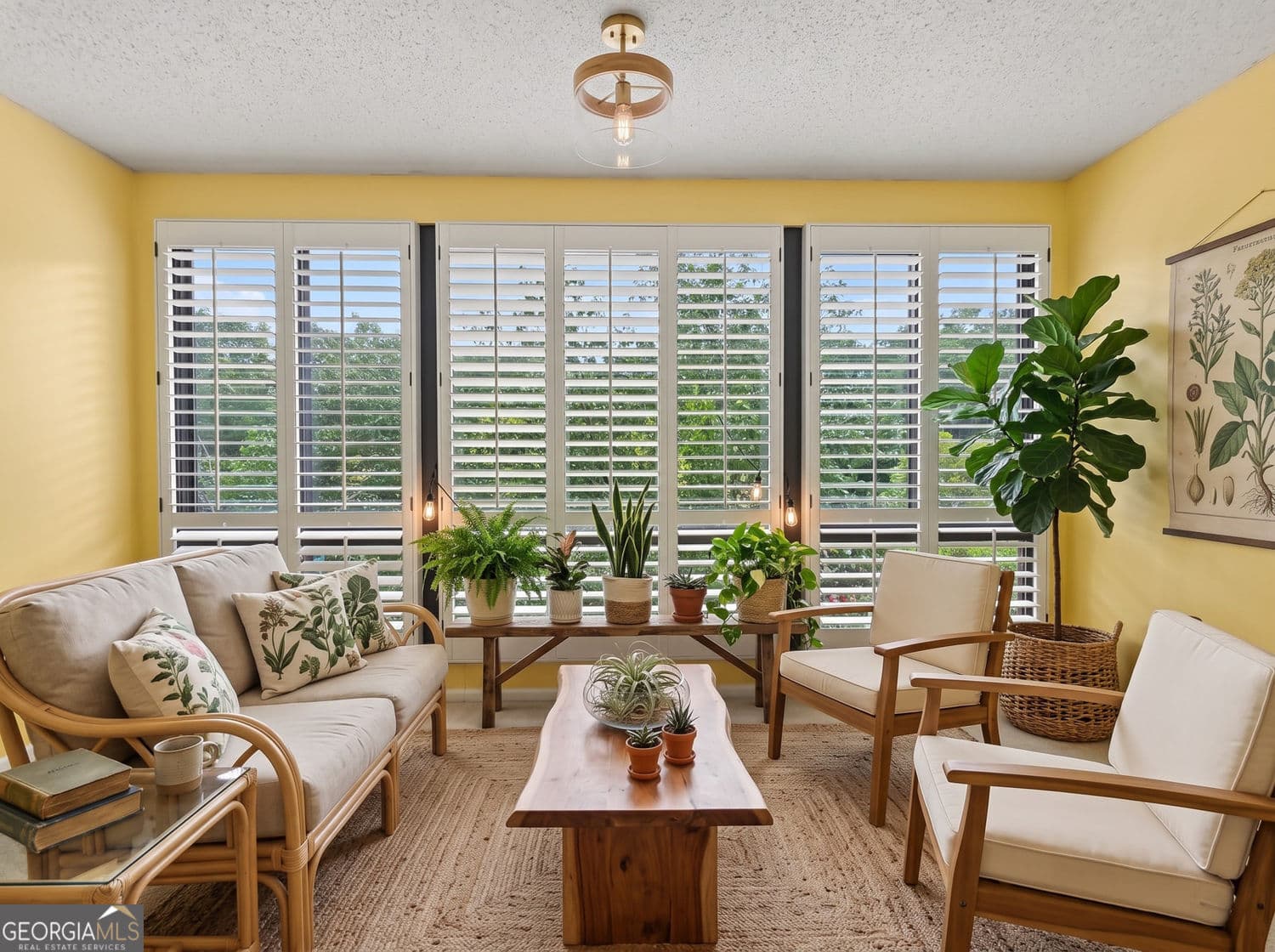1 bedroom, 1 bathroom, 800 sq ft condominium for sale at 1800 Clairmont Lk A525, Decatur, GA 30033 — photo 1 of 42