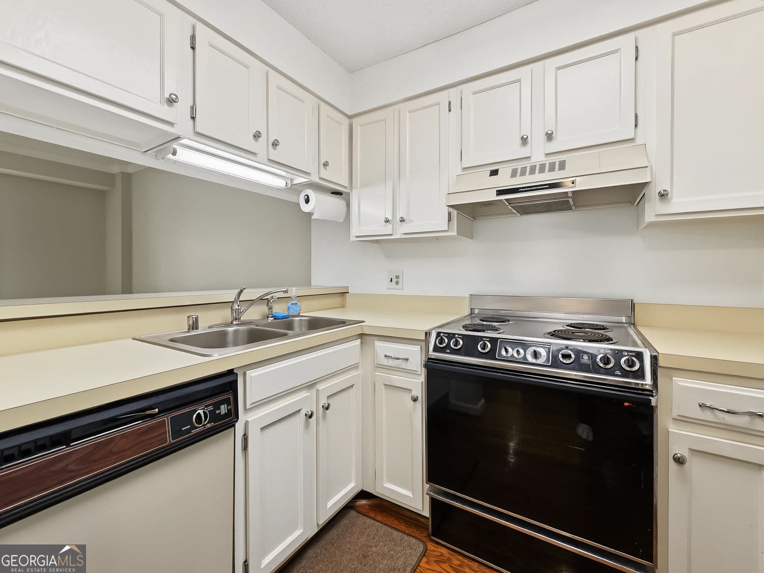 1 bedroom, 1 bathroom, 800 sq ft condominium for sale at 1800 Clairmont Lk A525, Decatur, GA 30033 — photo 9