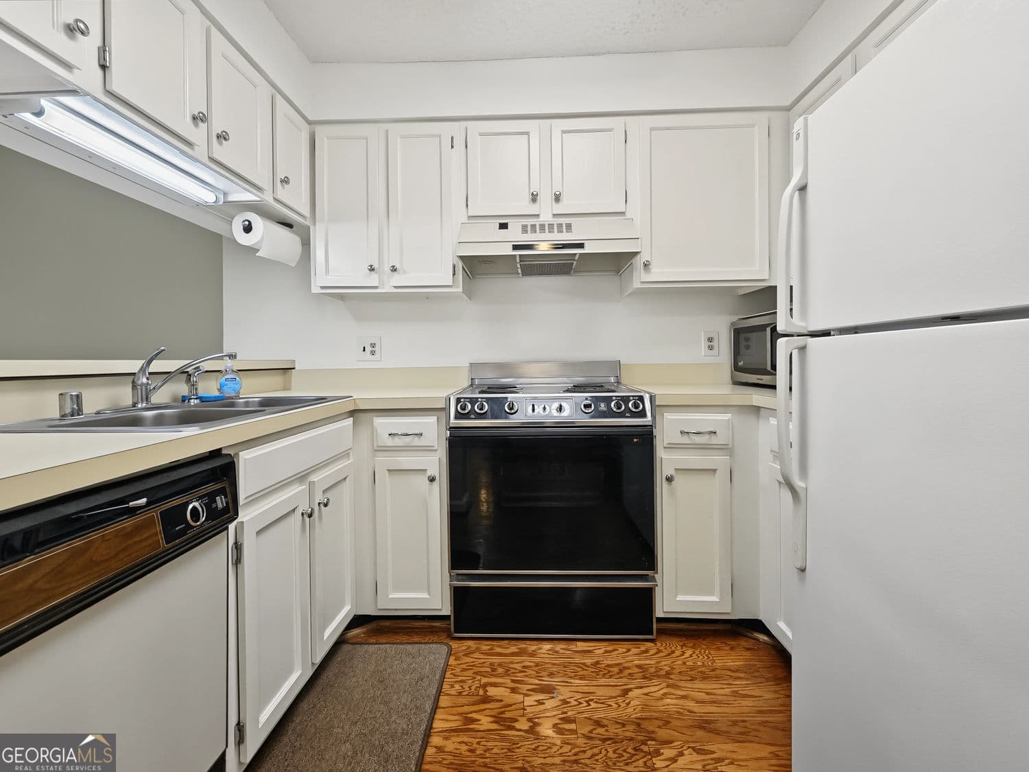 1 bedroom, 1 bathroom, 800 sq ft condominium for sale at 1800 Clairmont Lk A525, Decatur, GA 30033 — photo 8