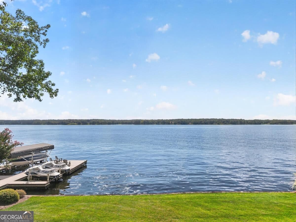 5 bedroom, 5.5 bathroom, 5,077 sq ft single family residence for sale at 1131 Kingfisher Point, Greensboro, GA 30642 — photo 8