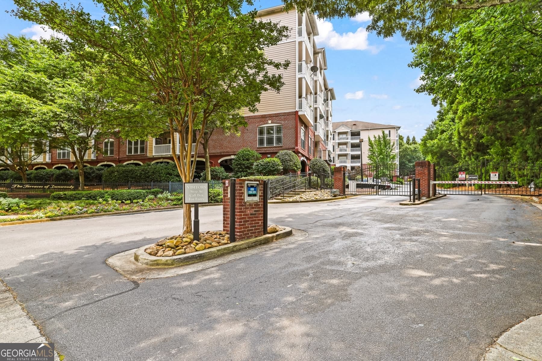 2 bedroom, 1 bathroom, 960 sq ft condominium for rent at 4333 Dunwoody Park UNIT 2313, Dunwoody, GA 30338 for $1,500 a month — photo 2