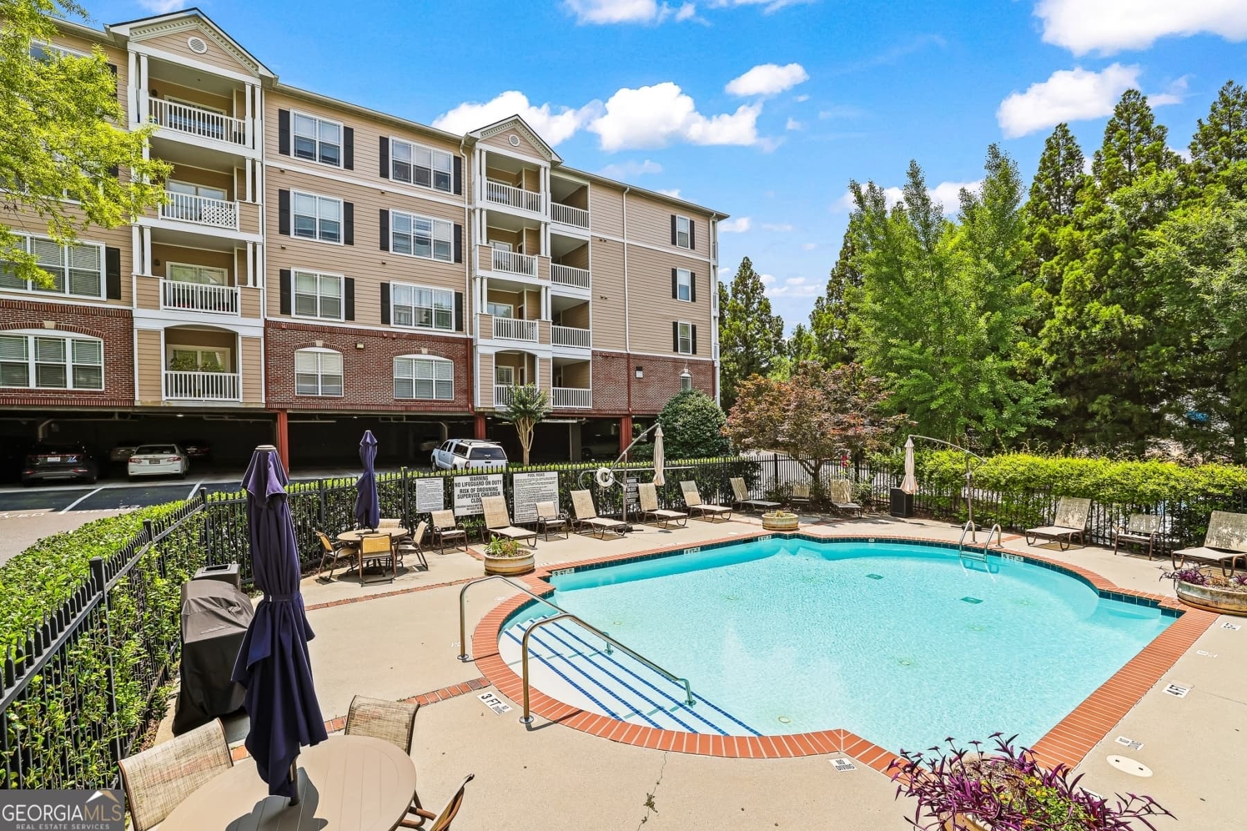 2 bedroom, 1 bathroom, 960 sq ft condominium for rent at 4333 Dunwoody Park UNIT 2313, Dunwoody, GA 30338 for $1,500 a month — photo 1 of 19