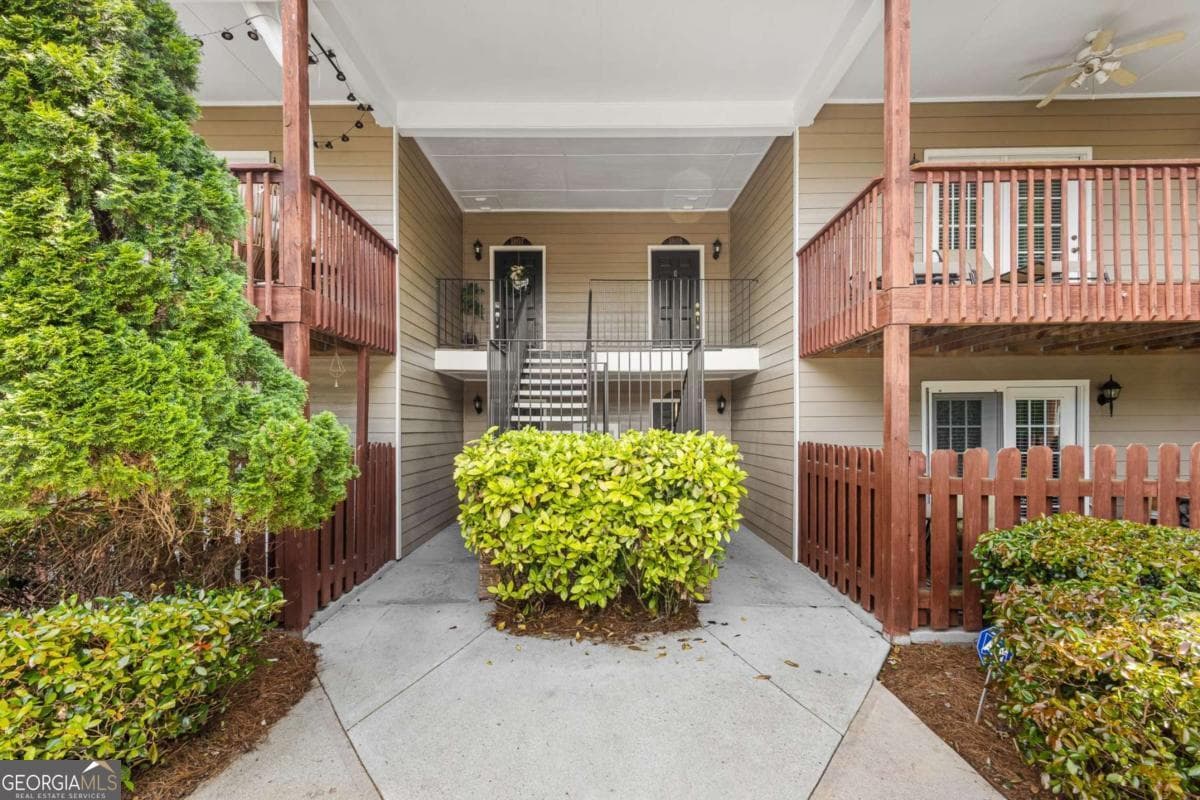 3 bedroom, 2 bathroom, 1,425 sq ft condominium sold at 1805 Brighton Point, Atlanta, GA 30328