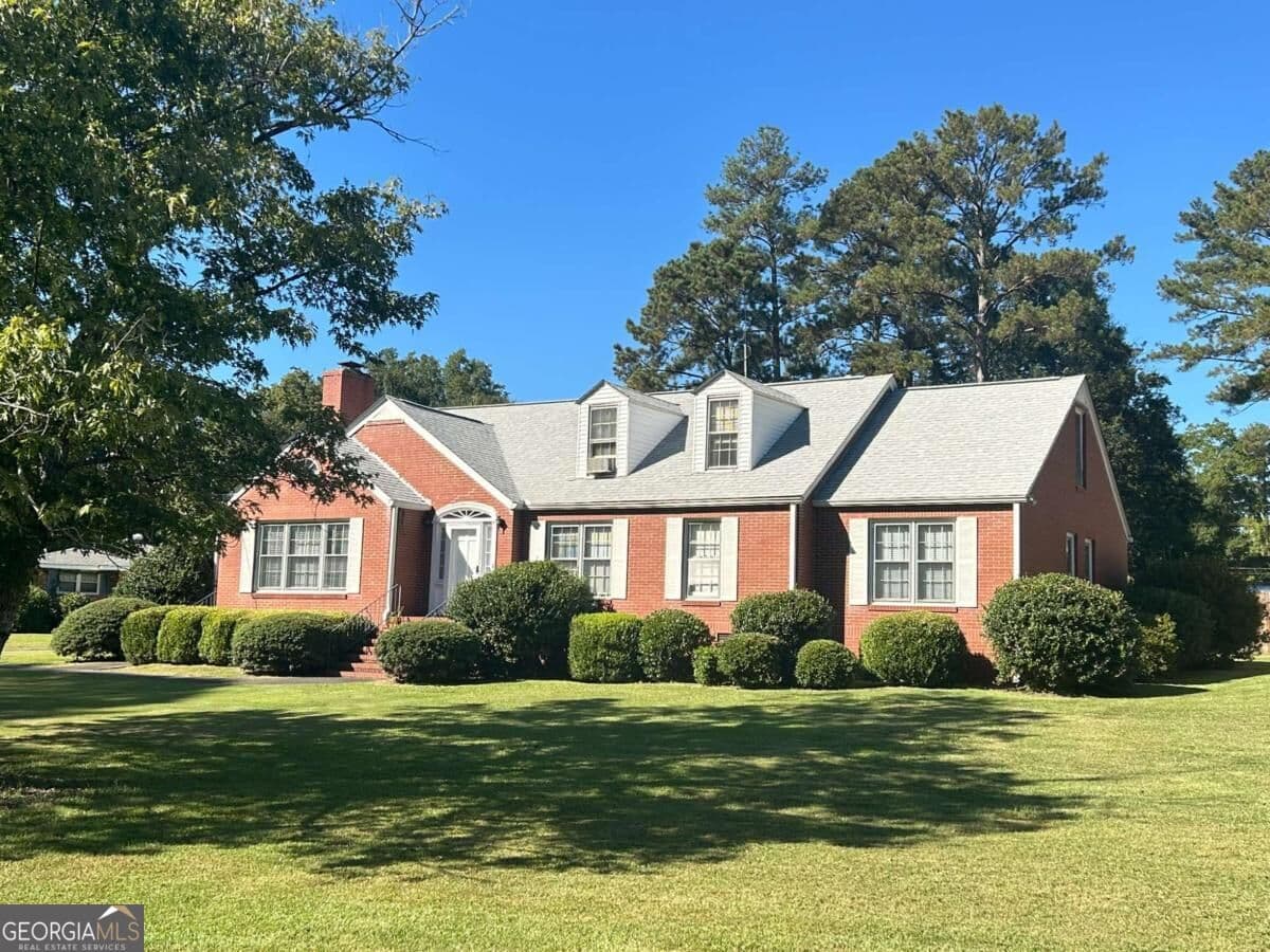 5 bedroom, 3 bathroom, 2,289 sq ft single family residence for sale at 1680 Pine Valley Road, Milledgeville, GA 31061 — photo 2