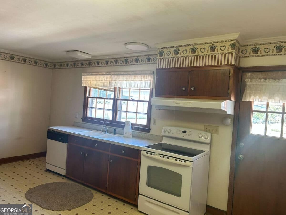 5 bedroom, 3 bathroom, 2,289 sq ft single family residence for sale at 1680 Pine Valley Road, Milledgeville, GA 31061 — photo 7