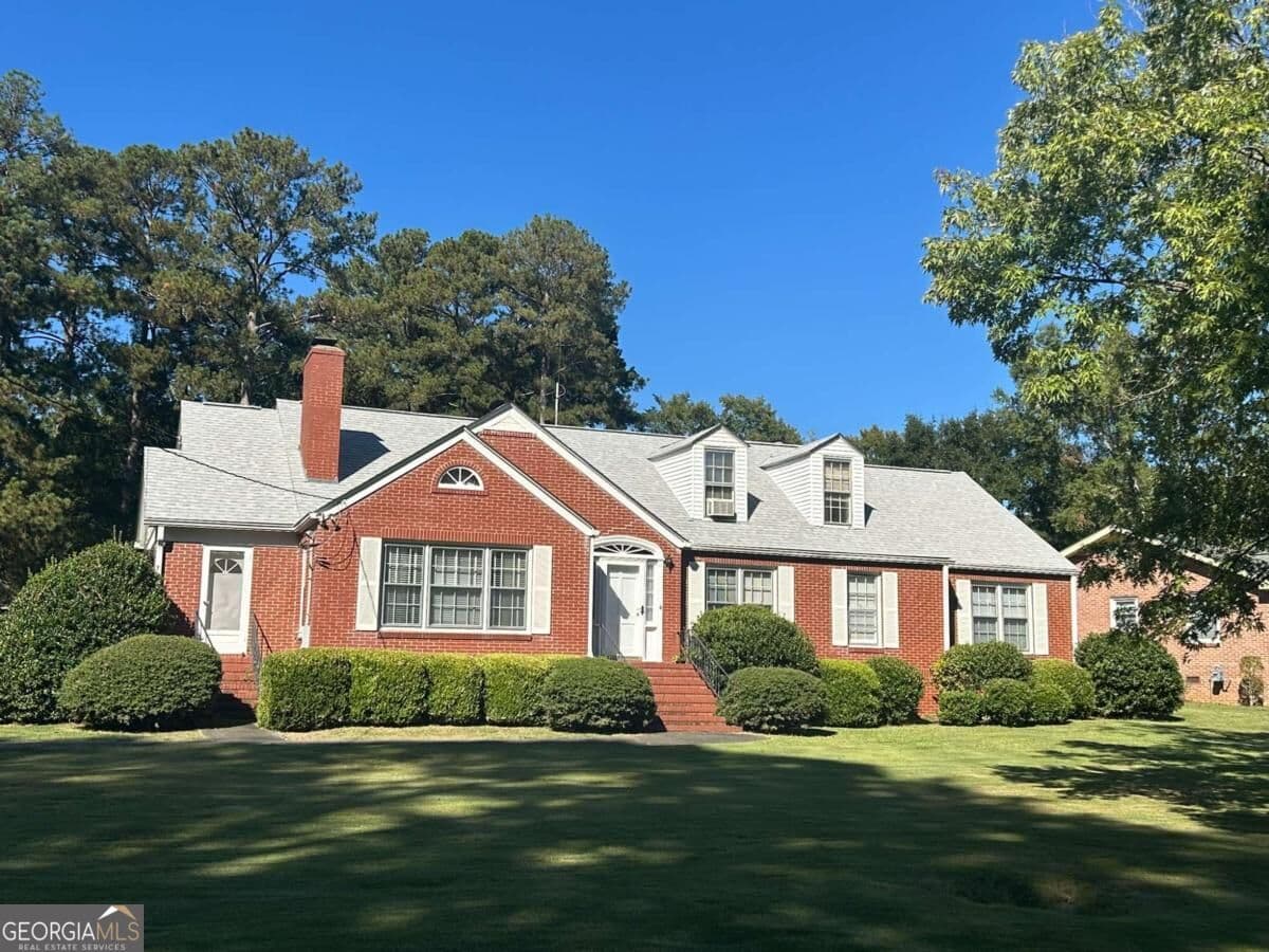 5 bedroom, 3 bathroom, 2,289 sq ft single family residence for sale at 1680 Pine Valley Road, Milledgeville, GA 31061 — photo 1 of 23