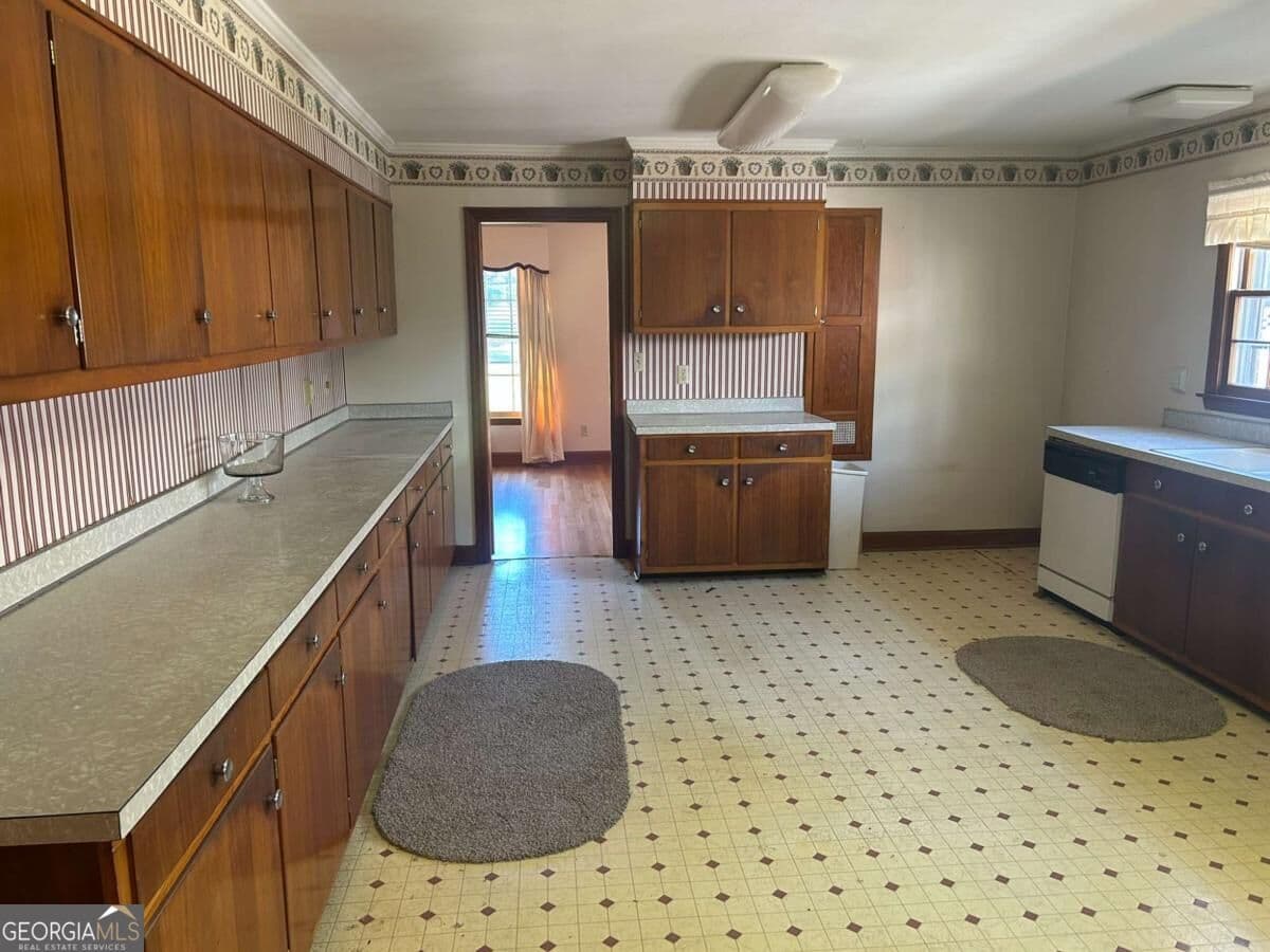 5 bedroom, 3 bathroom, 2,289 sq ft single family residence for sale at 1680 Pine Valley Road, Milledgeville, GA 31061 — photo 8