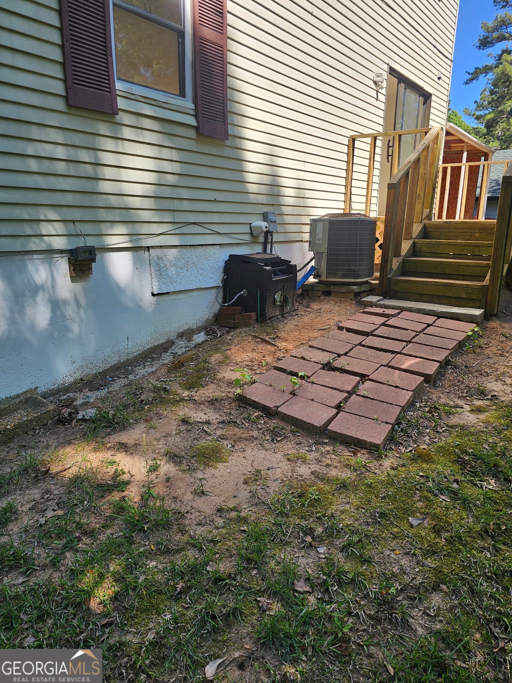 5 bedroom, 2.5 bathroom, 1,512 sq ft single family residence for sale at 6642 Doublegate Lane, Rex, GA 30273 — photo 8