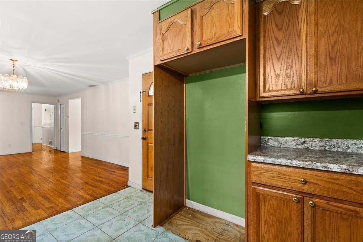 3 bedroom, 2 bathroom, 1,379 sq ft single family residence for sale at 3961 Camelot Court, Tucker, GA 30084 — photo 10