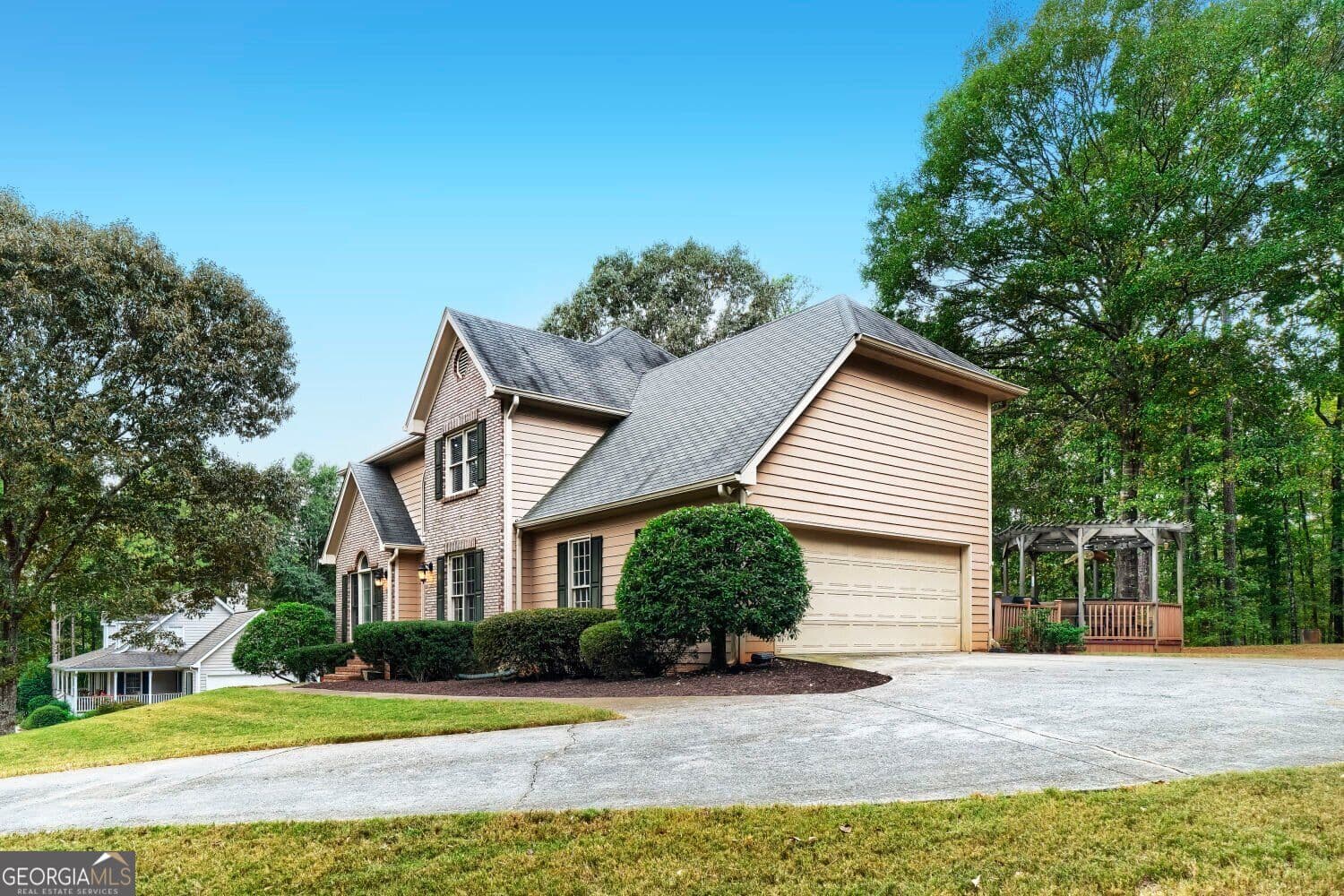 5 bedroom, 2.5 bathroom, 2,528 sq ft single family residence for sale at 549 Lester Road, Fayetteville, GA 30215 — photo 3