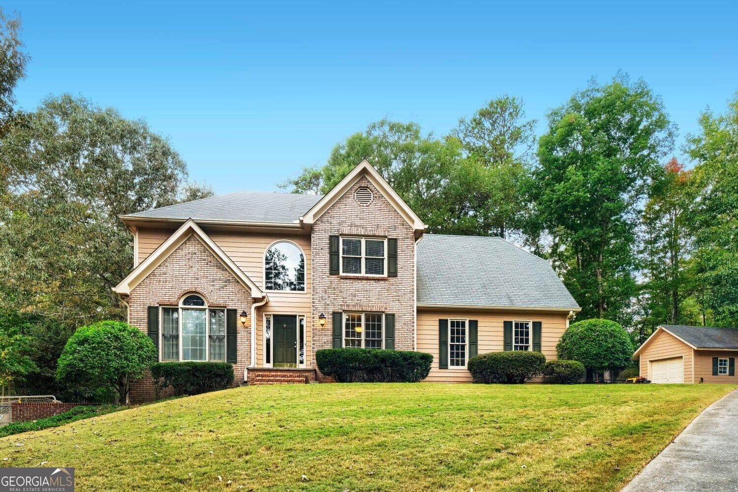 5 bedroom, 2.5 bathroom, 2,528 sq ft single family residence for sale at 549 Lester Road, Fayetteville, GA 30215 — photo 1 of 28