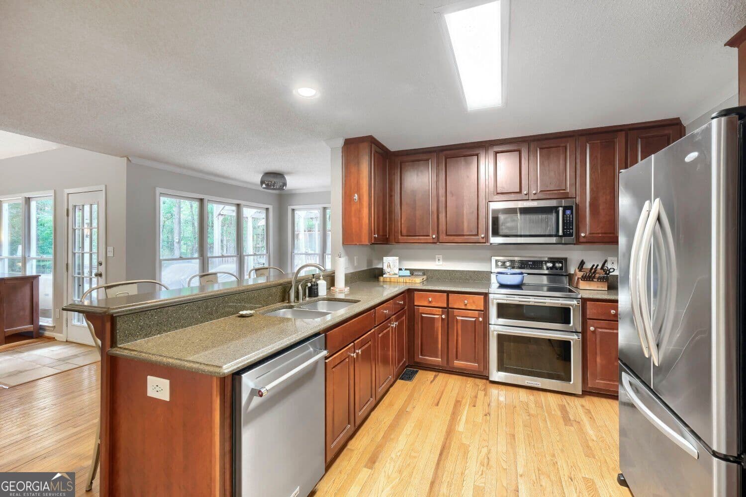 5 bedroom, 2.5 bathroom, 2,528 sq ft single family residence for sale at 549 Lester Road, Fayetteville, GA 30215 — photo 9