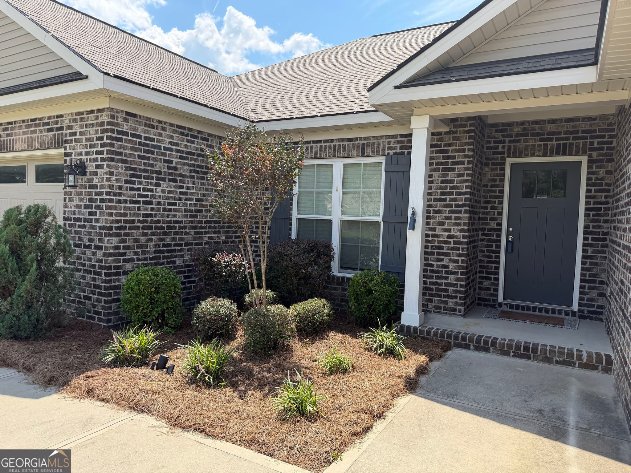 4 bedroom, 2 bathroom, 1,914 sq ft single family residence under contract at 418 Autumn Avenue, Statesboro, GA 30458 — photo 2