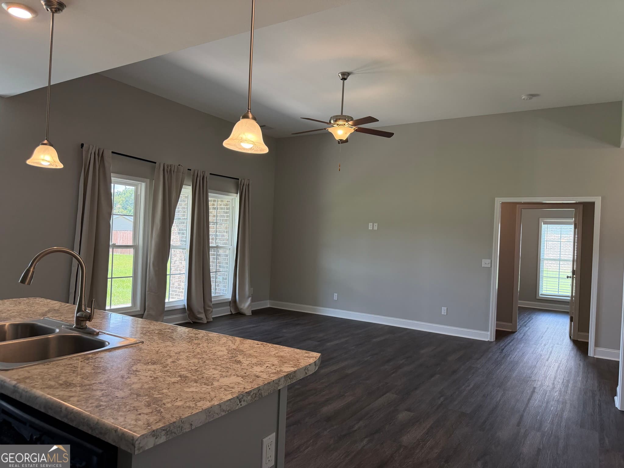 4 bedroom, 2 bathroom, 1,914 sq ft single family residence under contract at 418 Autumn Avenue, Statesboro, GA 30458 — photo 7