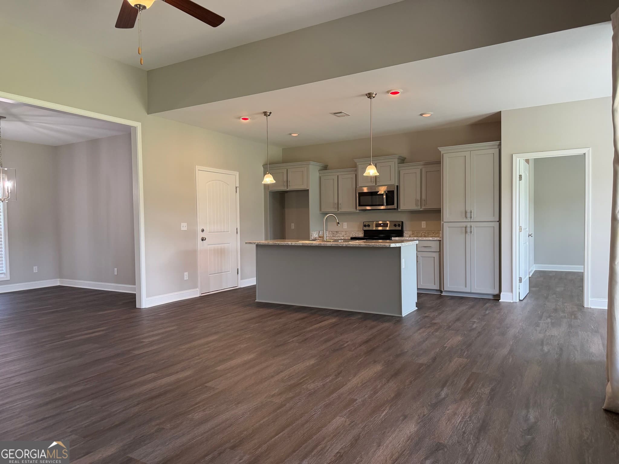 4 bedroom, 2 bathroom, 1,914 sq ft single family residence under contract at 418 Autumn Avenue, Statesboro, GA 30458 — photo 5