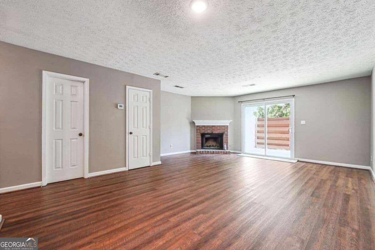 2 bedroom, 2.5 bathroom, 1,260 sq ft townhouse for rent at 2962 Webb Bridge Road, Alpharetta, GA 30009 for $2,000 a month — photo 3