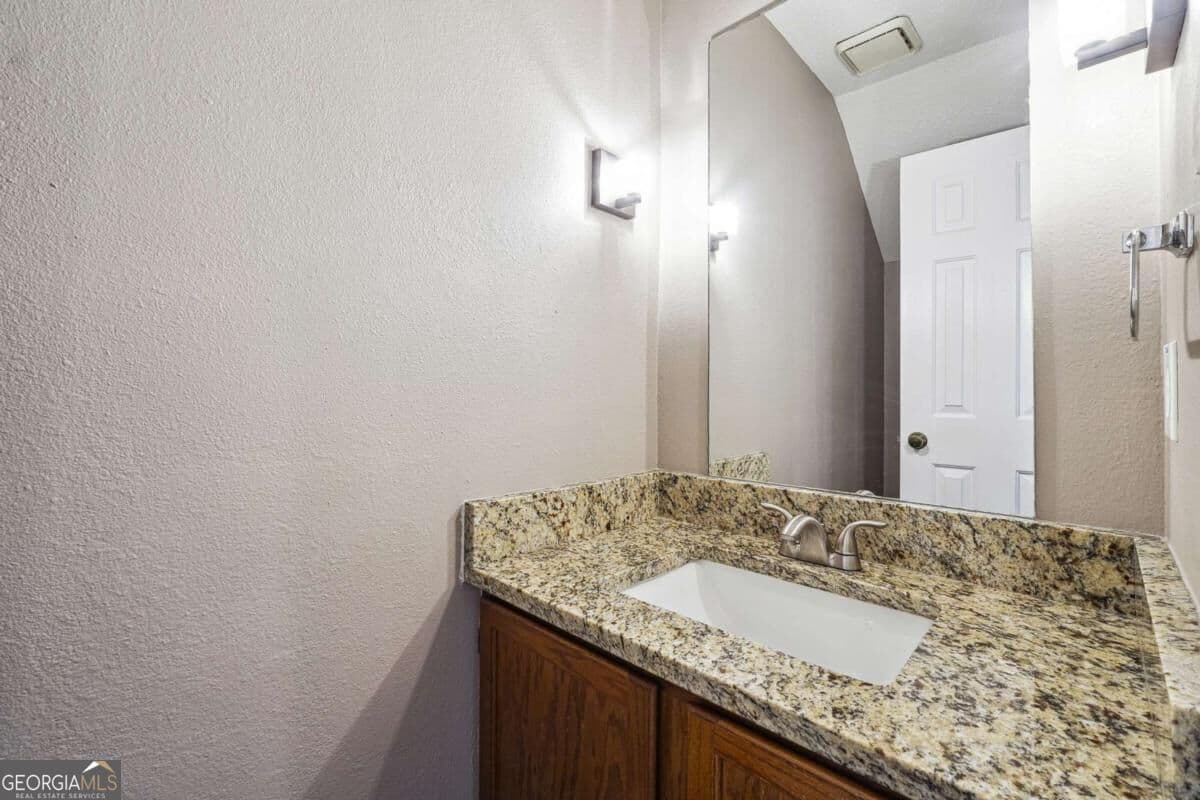 2 bedroom, 2.5 bathroom, 1,260 sq ft townhouse for rent at 2962 Webb Bridge Road, Alpharetta, GA 30009 for $2,000 a month — photo 8