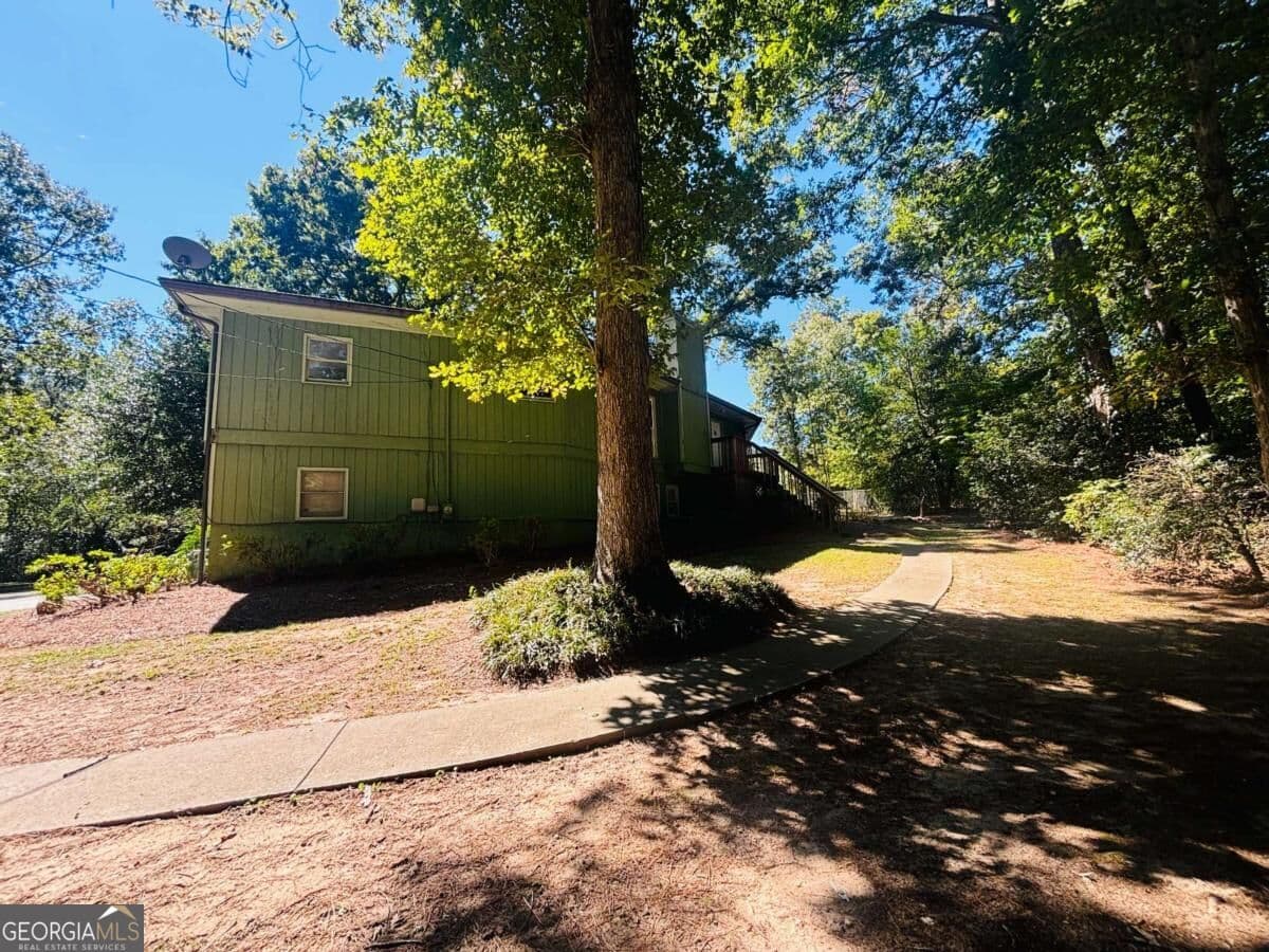 4 bedroom, 3.5 bathroom single family residence for sale at 4715 Barnes Court, Loganville, GA 30052 — photo 3