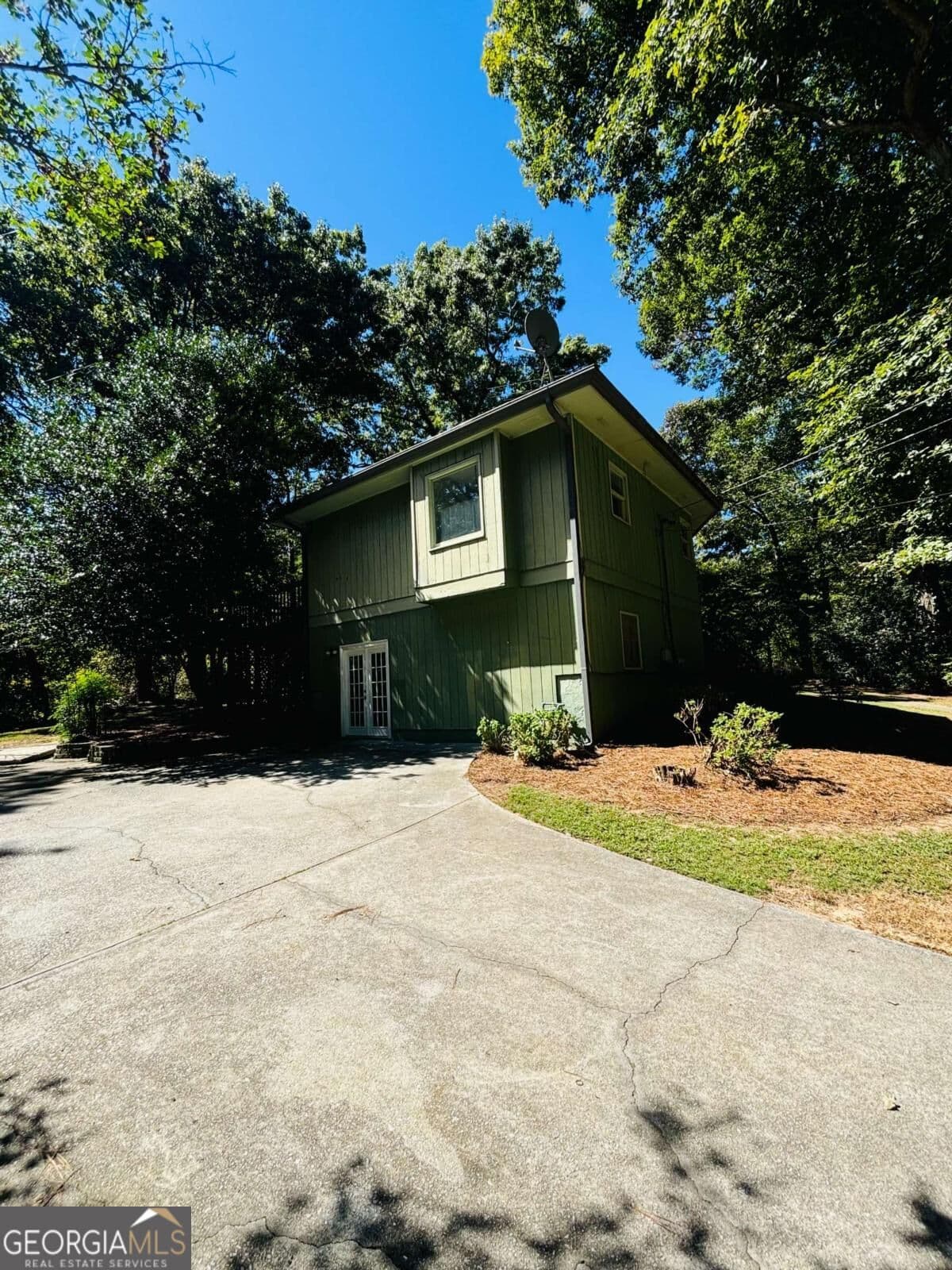4 bedroom, 3.5 bathroom single family residence for sale at 4715 Barnes Court, Loganville, GA 30052 — photo 9