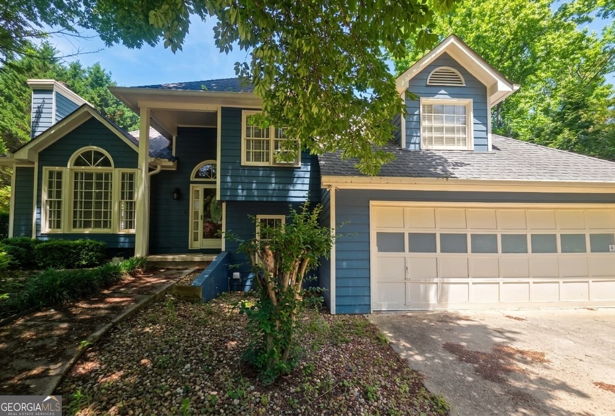 4 bedroom, 3 bathroom, 1,977 sq ft single family residence for sale at 4915 Bayberry Drive, Cumming, GA 30040 — photo 2