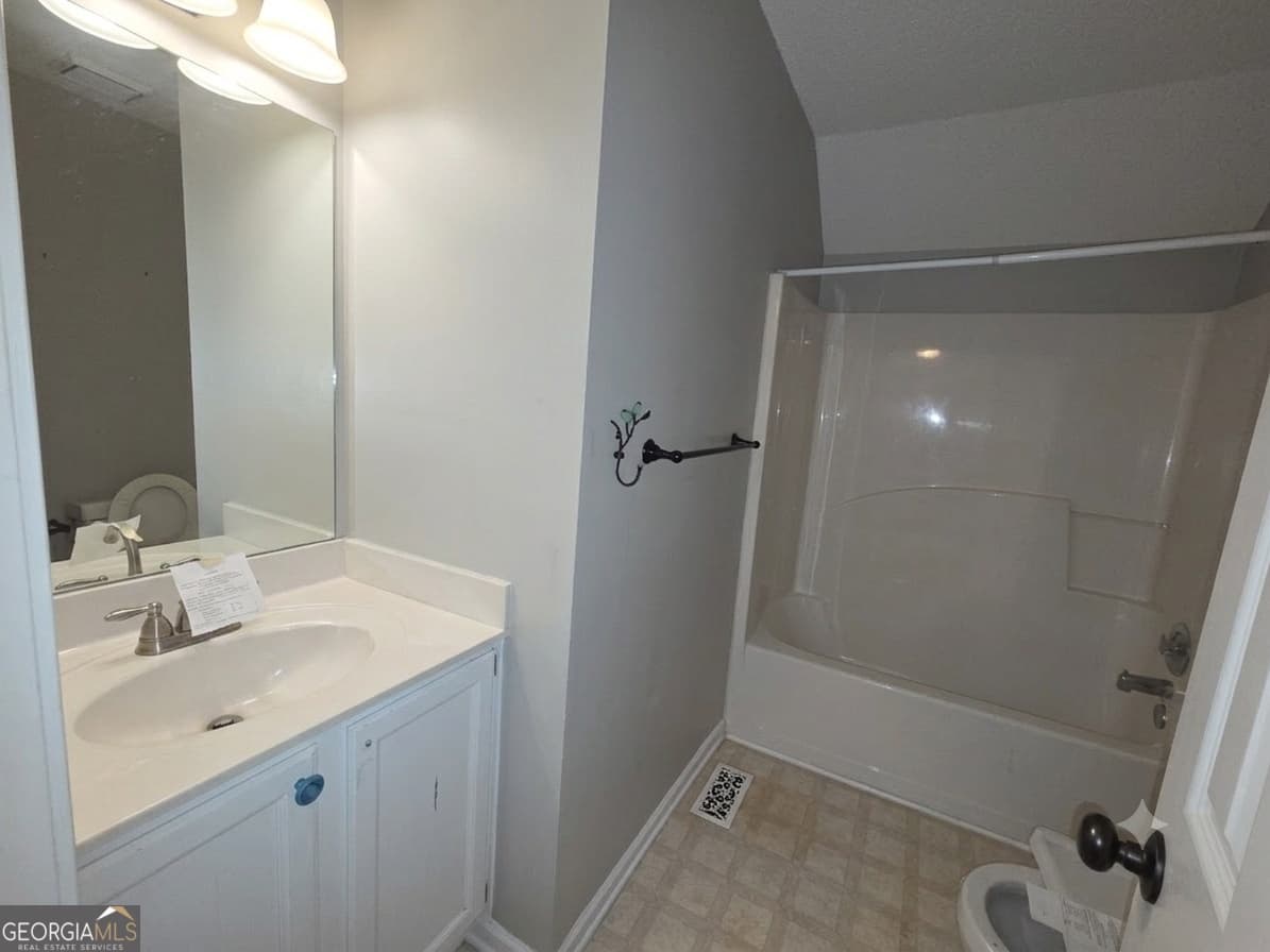 4 bedroom, 3 bathroom, 1,977 sq ft single family residence for sale at 4915 Bayberry Drive, Cumming, GA 30040 — photo 10