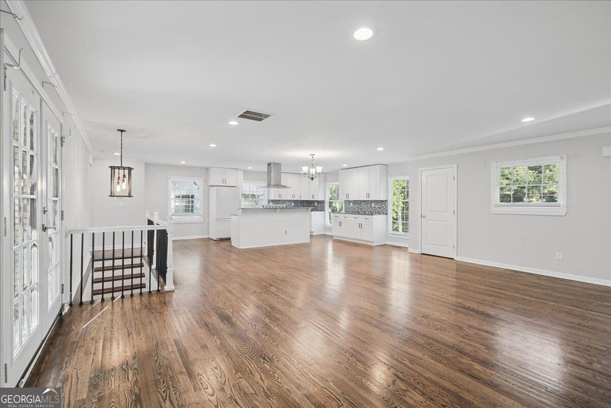 2 bedroom, 3 bathroom, 1,958 sq ft single family residence for sale at 2844 Oldknow Drive, Atlanta, GA 30318 — photo 4