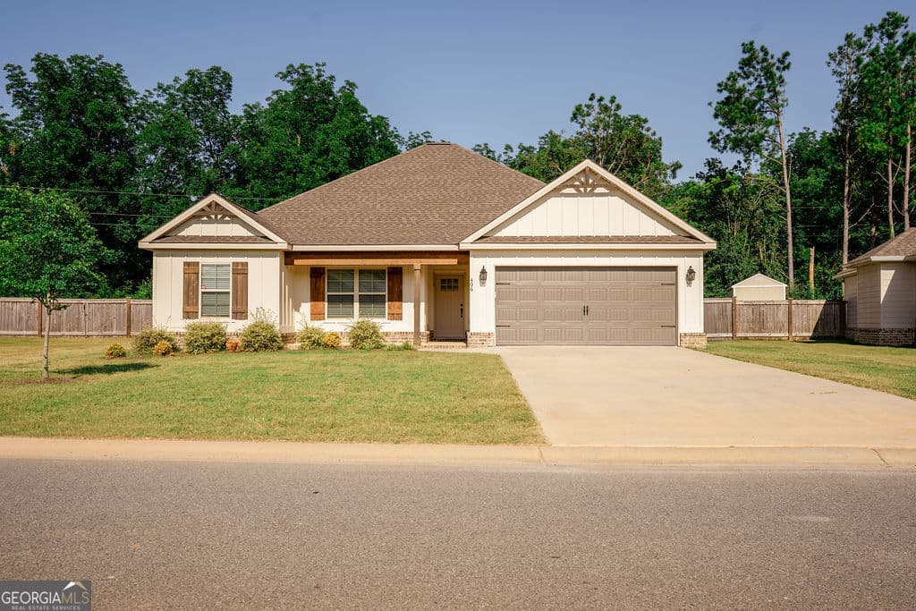 4 bedroom, 2 bathroom, 1,688 sq ft single family residence for sale at 406 New Hope Drive, Perry, GA 31069 — photo 2