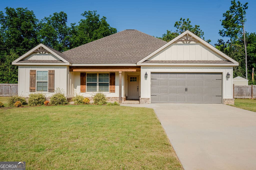 4 bedroom, 2 bathroom, 1,688 sq ft single family residence for sale at 406 New Hope Drive, Perry, GA 31069 — photo 1 of 50