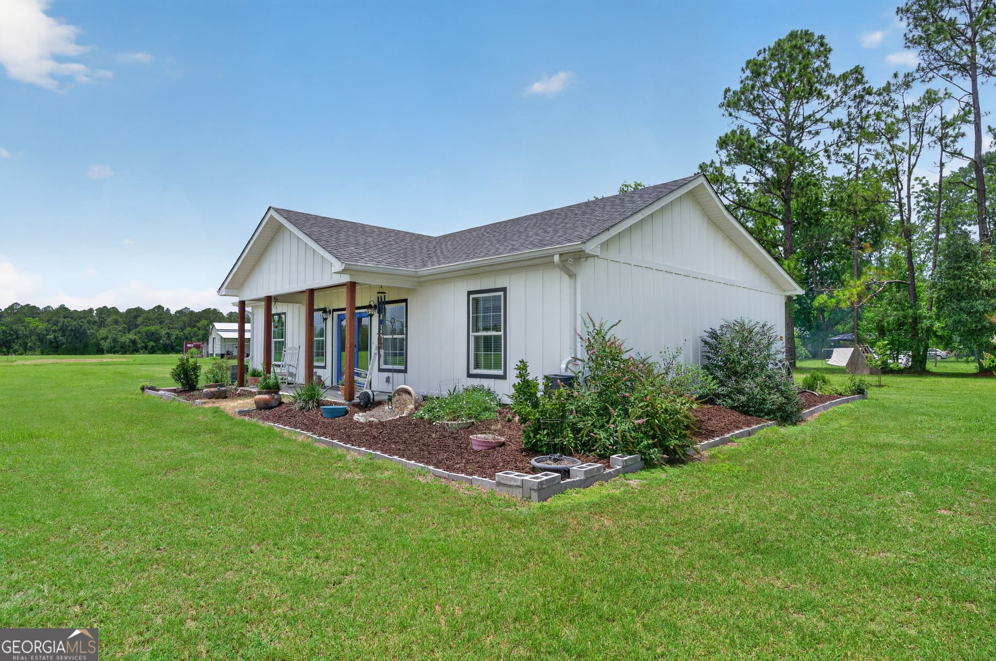 3 bedroom, 2 bathroom, 1,244 sq ft single family residence sold at 6611 CLARK Road, Blackshear, GA 31516