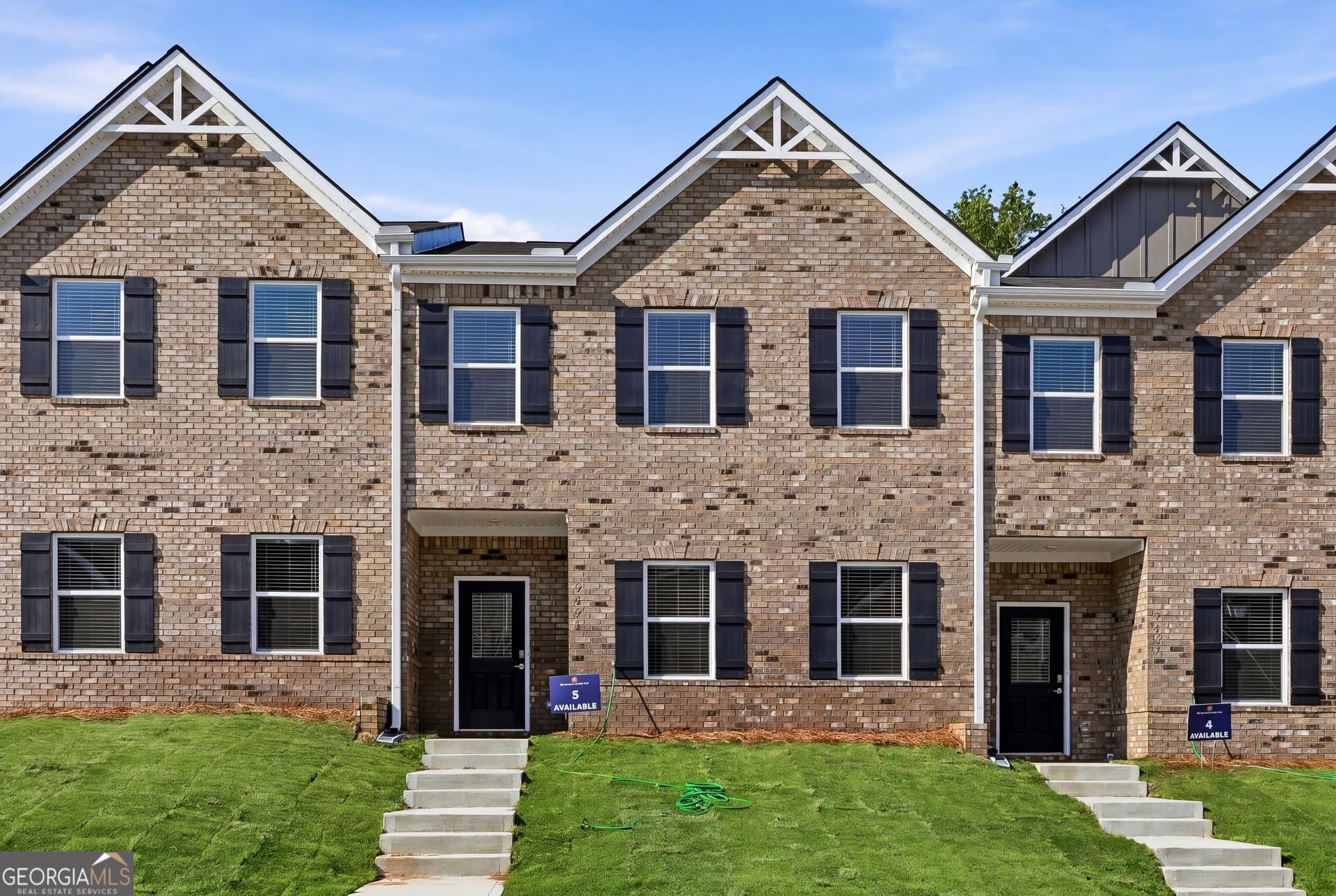 3 bedroom, 2.5 bathroom, 1,805 sq ft townhouse for sale at 3639 PARKWAY JAMES Drive, Snellville, GA 30039 — photo 2
