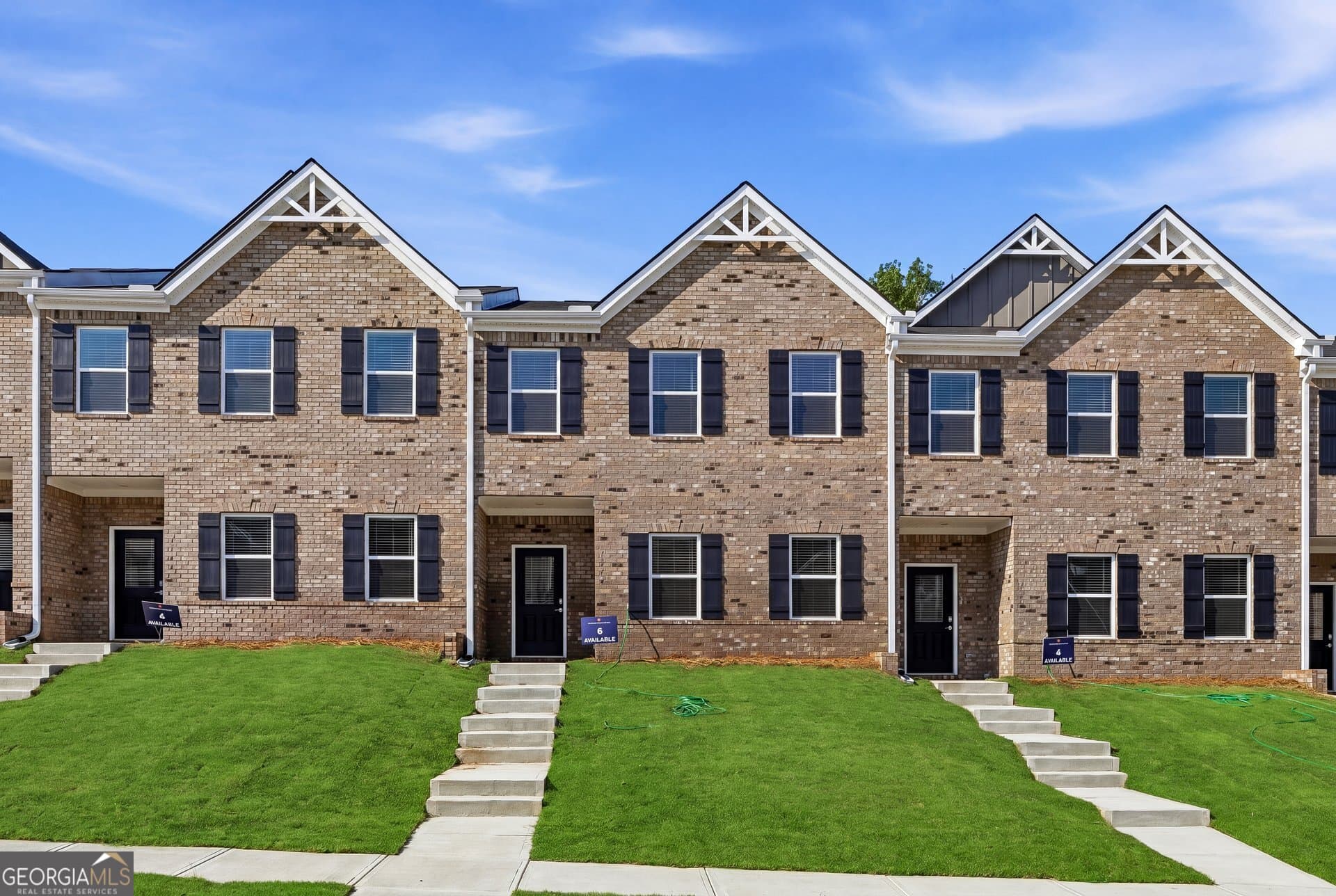 3 bedroom, 2.5 bathroom, 1,805 sq ft townhouse for sale at 3639 PARKWAY JAMES Drive, Snellville, GA 30039 — photo 3